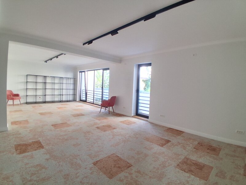 Lacul Tei, spatiu comercial 150 mp.